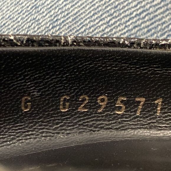 Chanel Escarpins Black & Silver Textured Leather Cap Toe CC Logo Pumps MSRP $895 - Picture 12 of 17